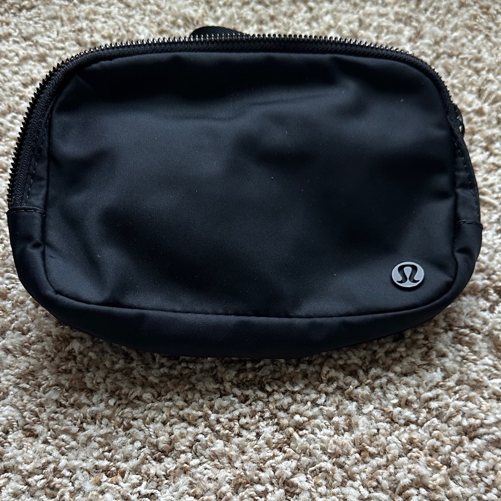 Lululemon Everywhere Belt Bag 1L